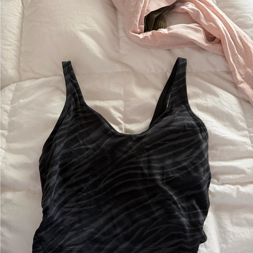 Lululemon crop top